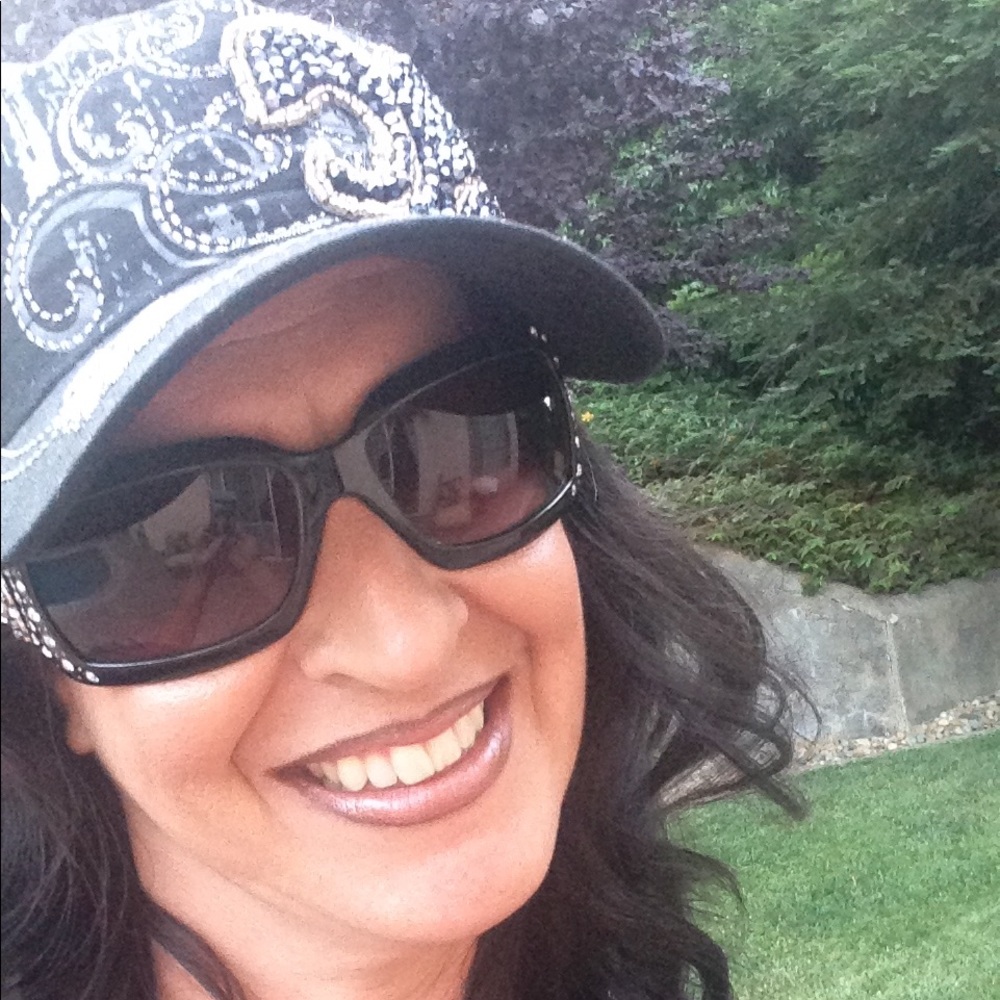 Meet your Posher, Denise